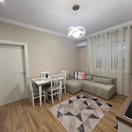 Ness Apartamento Tirana